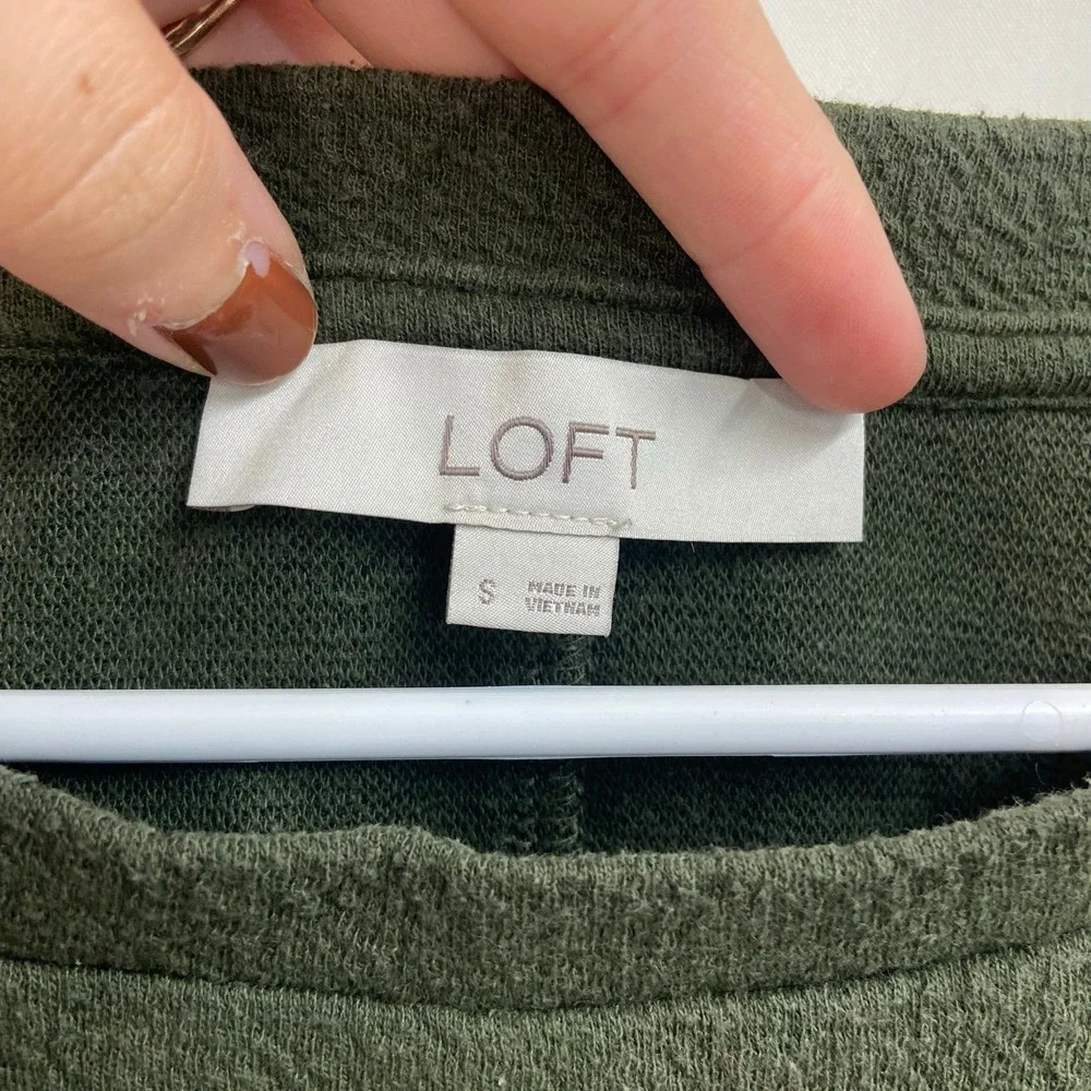 LOFT women's‎ olive green puff sleeve thick kit relaxed Crewcut blouse casual S